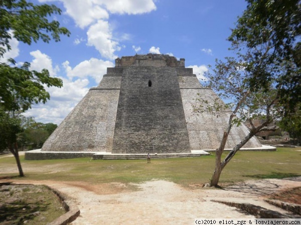 pirámide del adivino
piramide de la ciudad de Uxmal, en yucatan
