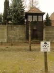 torre de vigilancia y verja electrificada
Auschwitz, torre, vigilancia, verja, electrificada, campo, concentracion