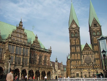 Marktplatz (Bremen)
Marktplatz de Bremen con la Catedral al fondo, en ella tambien encontramos el ayuntamiento de la ciudad
