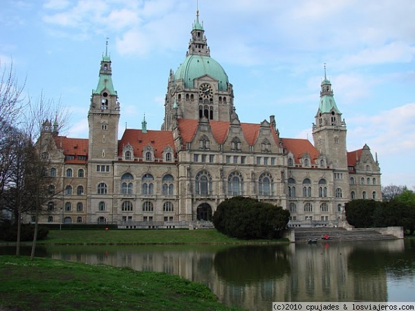 Neues Rathaus (Nuevo Ayuntamiento Hannover)
Fachada trasera y lago del nuevo ayuntamiento de Hannover

