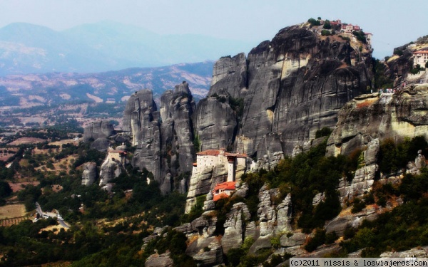 monasterio de Meteora en Grecia
en la panoramica se ve uno de los monasterios de este bello paraje.
