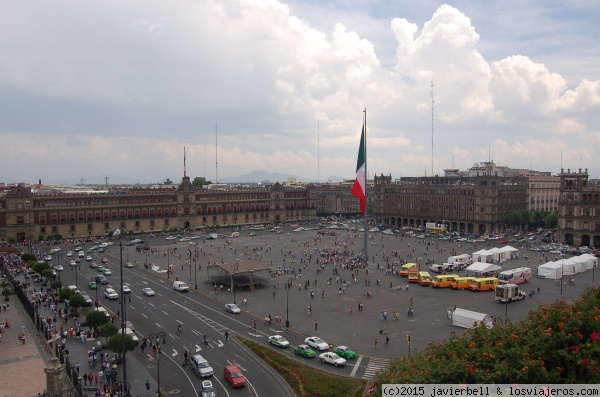 Plaza de la Constitución - Ciudad de Mexico
La mayor plaza que he visto en mi vida a día de hoy, esta plaza se encuentra en el corazón de la Ciudad de Mexico y a sido testigo de grandes momentos históricos.

