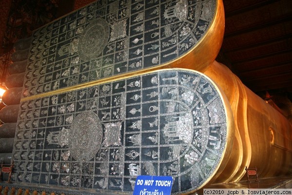 Augurios de Buda
En las plantas de los pies de Buda se pueden ver grabados los 108 augurios de Buda
