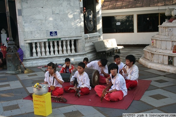 Musicos callejeros
En Doi Suthep pudimos disfrutar de la música tailandesa con este grupo de jovenes músicos.
