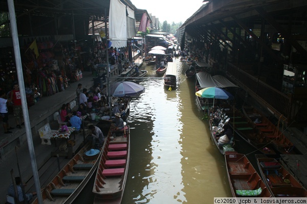 Damnoensaduak
Vista del mercado flotante de Damnoensaduak desde un puente elevado
