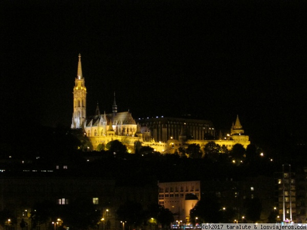 Bastión de los Pescadores desde el barrio de Pest, Budapest
Vista nocturna
