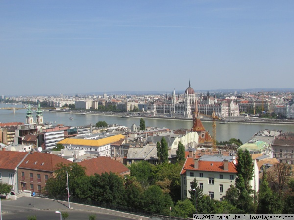 El Danubio y vista del Parlamento de Budapest
Foto realizada desde el Bastión de los Pescadores, con vista del Barrio de Pest
