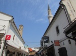 Torre del Reloj y minarete de la mezquita de Gazi Husrev-Beg, Bascarsija, Sarajevo, Bosnia-Herzegovina
