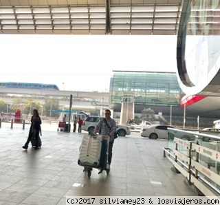 Aeropuerto Internacional de  Dubai
Llegando para documentar nuestro vuelo a Doha!!
