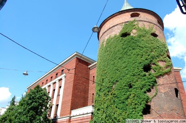 Torre de la Pólvora. Riga
Museo militar de Letonia, formaba parte del antiguo sistema defensivo junto a 25 torres más, en 1916 se acondicionó como museo militar que cerraron los rusos en 1940 y posteriormente reabierto en 1991
