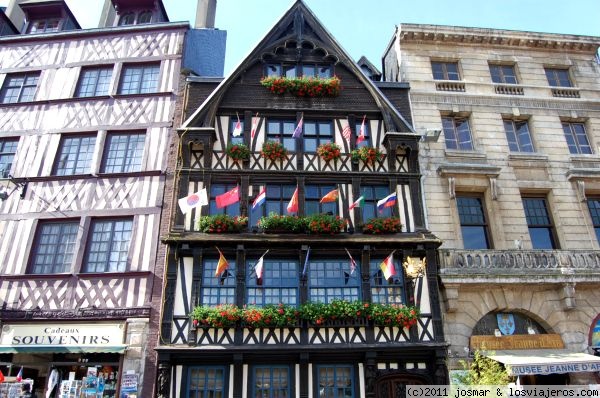 Edificio Normando. Rouen
Bella construcción normanda en la plaza de mercado viejo de Rouen
