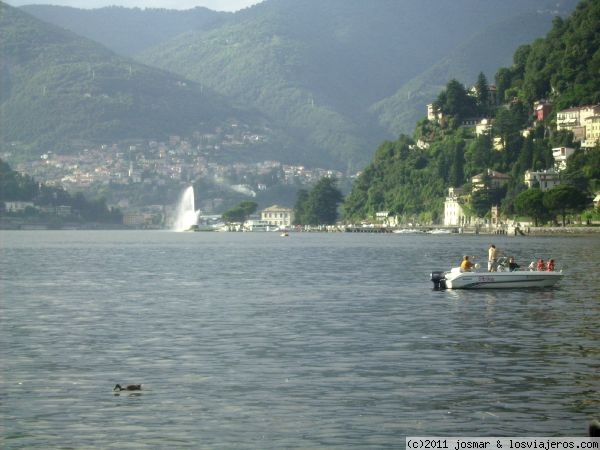 Geiser en Lago Como
Panorámica del Lago Como, géiser al fondo
