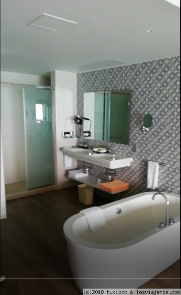 Habitación Overwater Riu Atoll Maldivas
Es la junior suite superior, que tiene bañera en la habitación.
