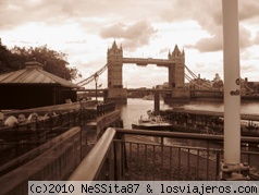 El Puente de Londres
Es fantástico, en él cruza el río Támesis, junto a la Torre de Londres
