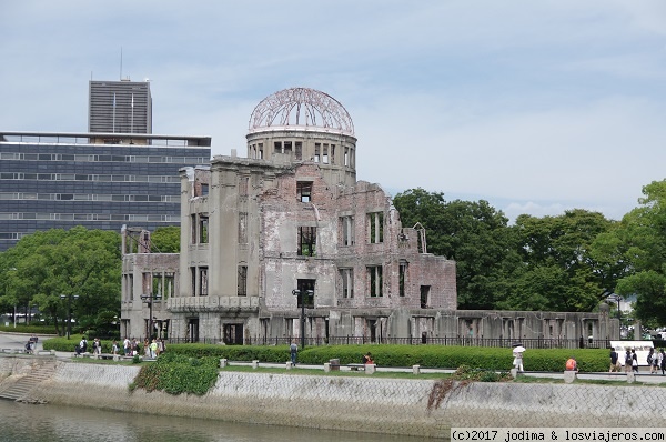 LA CÚPULA DE LA BOMBA
Estado en que quedó el edificio de la exposición comercial de Hiroshima
