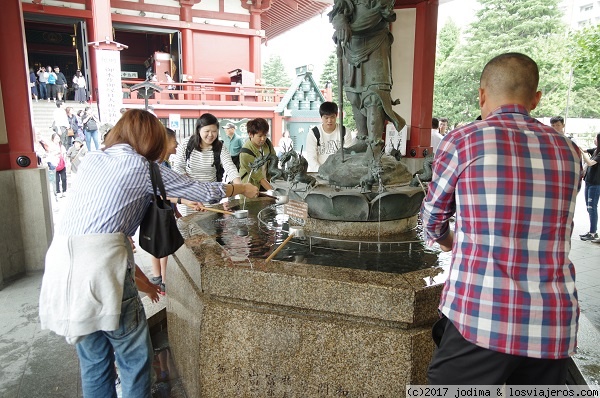 TEMPLO DE SENSOJI
Calmando la sed
