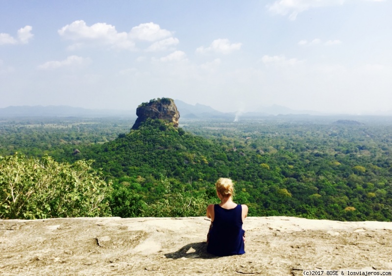 Mochilera sola por Sri Lanka / 15 días - Blogs de Sri Lanka - Día 5: DAMBULLA-ROCK TEMPLE-PIRUDANGALA ROCK-KANDY (Bus) (3)