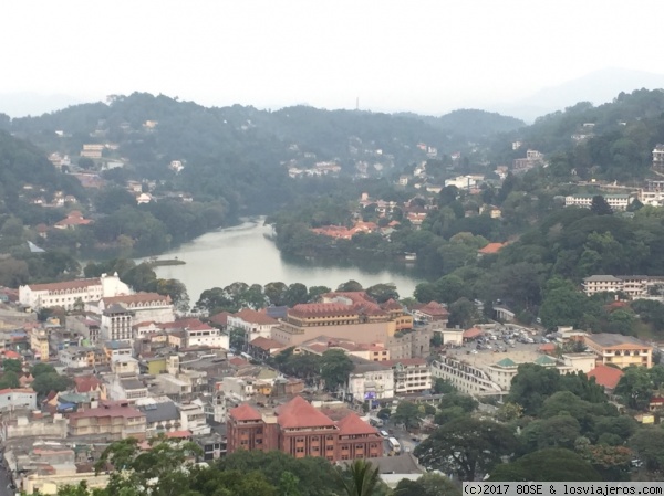 Vistas desde lo alto de Kandy
Vistas desde lo alto de Kandy
