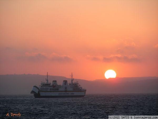 Ocaso (Marfa)
Vistas del ocaso desde el hotel Riviera, con las isla de Comino al fondo.
