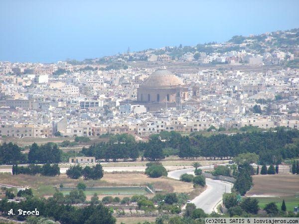 Mosta
Vistas de la ciudad de Mosta y su iglesia desde el mirador de Mdina.
