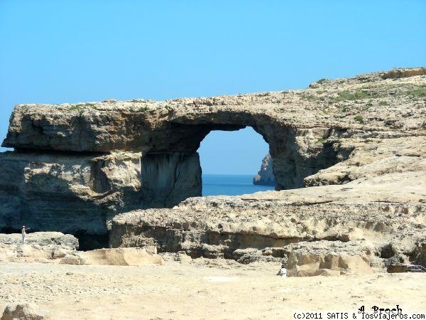 Ventana Azul (Djewra)
Es un gigantesco pórtico de piedra a través del cual se ve el mar.
