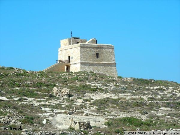 Torre de vigilancia de Djewra
Otra cosita más para el pequeño pueblo.
Forma parte de la red de torres de vigilancia y defensa costera.
