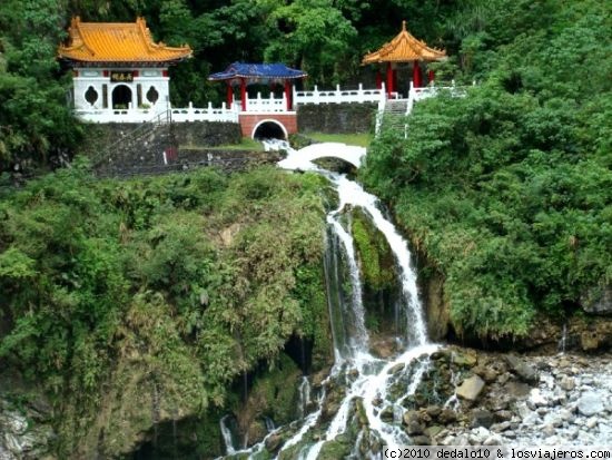 Santuario Eterna Primavera.- Hualien
Cascada en el Santuario de la Eterna Primavera.- Hualien (Taiwan)
