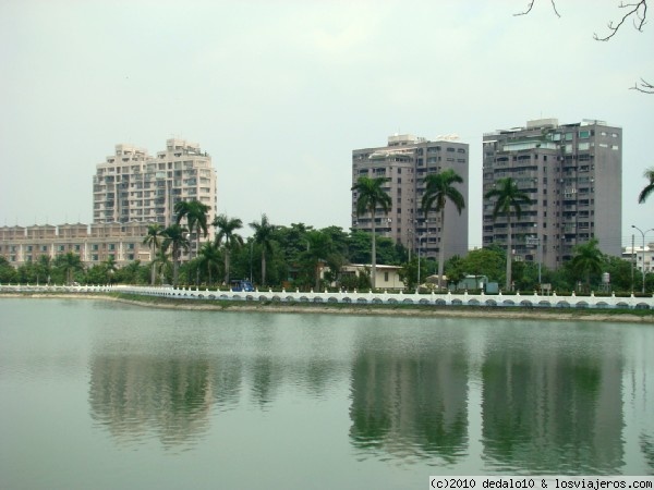 Lago del Loto.-Kaohsiung
Lago del Loto en Kaohsiung (Taiwan)
