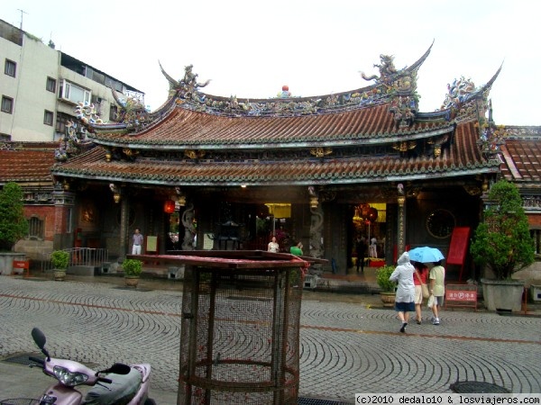 Templo Longshan.- Taipei (Taiwan)
Uno de los mas importantes y tradicionales templos de Taiwan.- Su nombre significa 