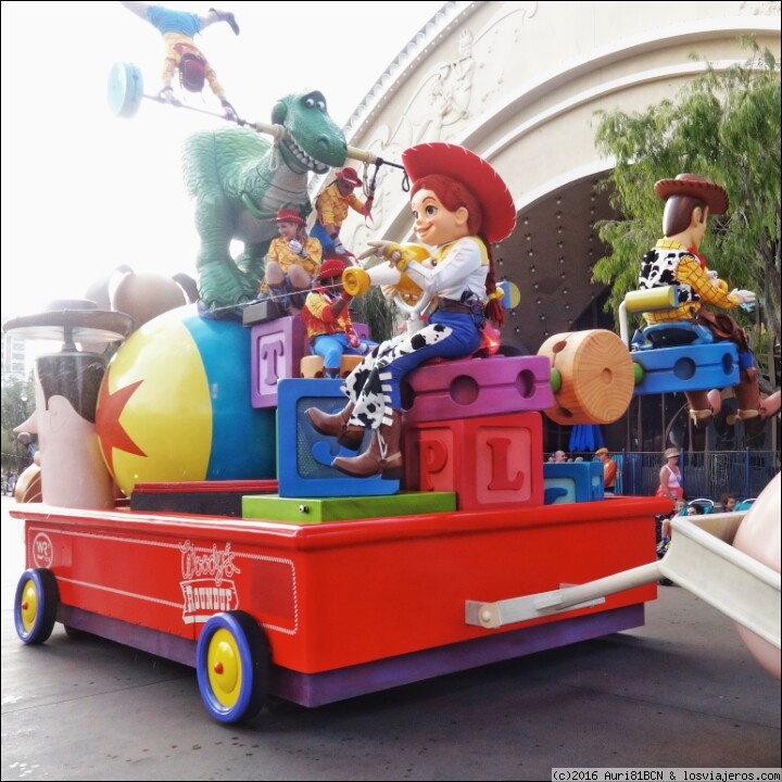 Viajar a  USA: Pix Esta - desfile Pixar (Pix Esta)