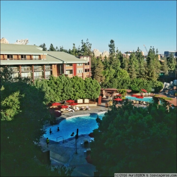 Grand Californian Hotel
Vista de la piscina del Grand Californian hotel en Disneyland Resort, Anaheim California
