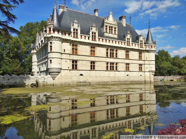 Château de Azay-Le-Rideau
vista exterior del castillo renacentista de Azay-Le-Rideau en el Valle de Loira (Francia)
