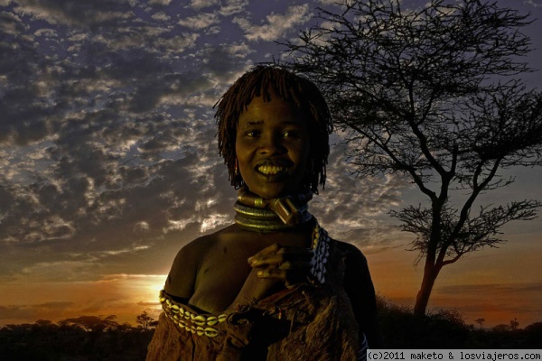 AMANECER EN TURMI
Mujer Hammer cerca del pueblo de Turmi. Su de Etiopía

