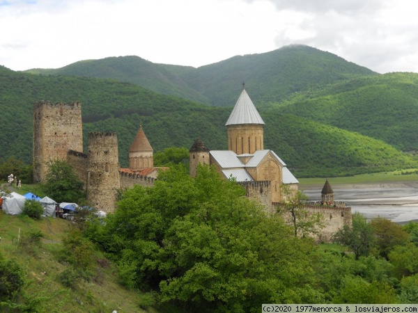 Iglesia entre Tbilisi y Kazbegi
Bonito lugar religioso a medio camino entre la capital de Georgia y Kazbegi
