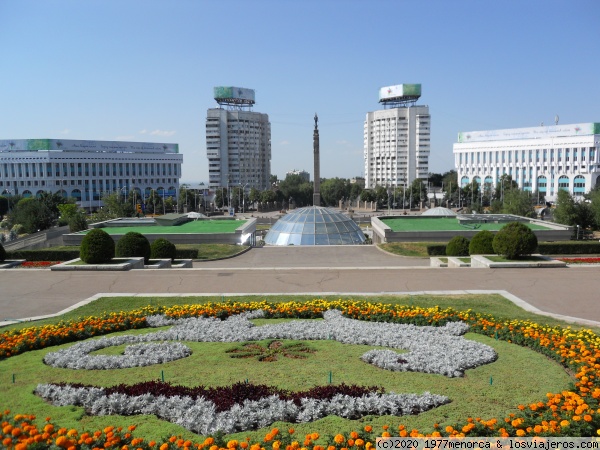 Otro parque en Almaty
Bonito
