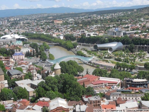 Tbilisi
Centro de Tbilisi con palacio presidencial
