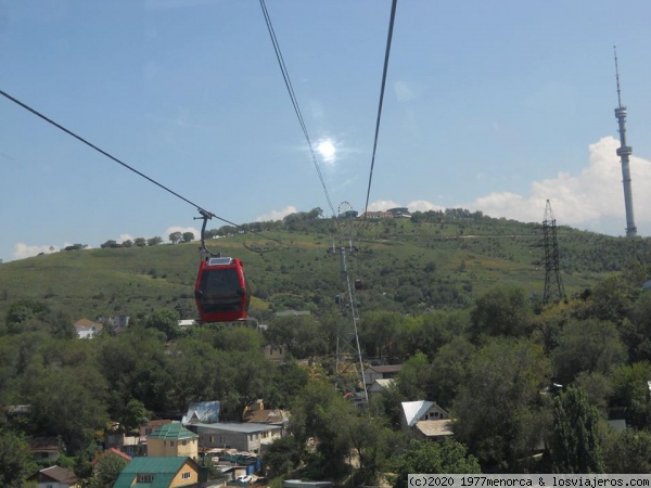 Teleférico a la colina de Almaty
Bajé andando

