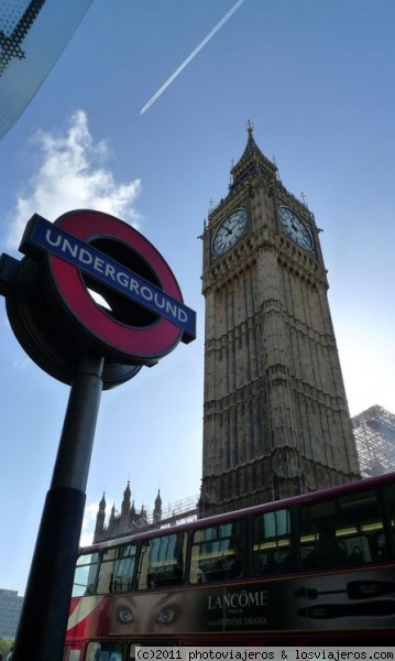 Londres 100%
Una foto con 3 de las imágenes más reconocibles de la ciudad de Londres: el Big Ben, la señal de metro y un típico autobus de dos plantas
