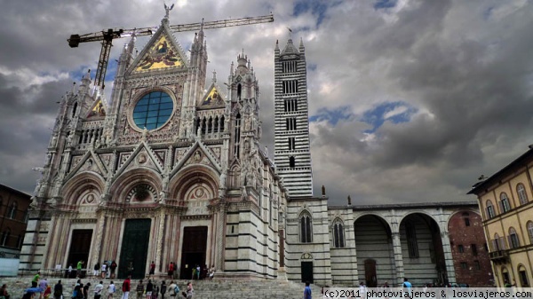 Duomo de Siena
Fachada principal de la catedral de Siena
