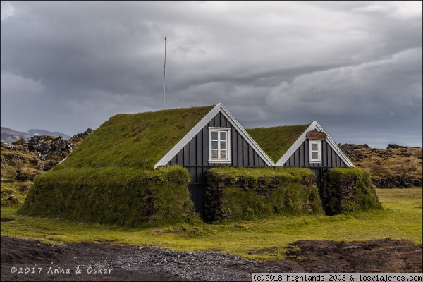 Casas con tejado recubierto de hierba, Islandia
Casas con tejado recubierto de hierba, Islandia
