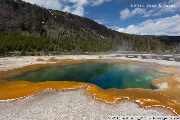 Emerald pool - Yellowstone National Park
La luz de tormenta hacía que los colores, ya bonitos de por sí, resaltaran aún más.
