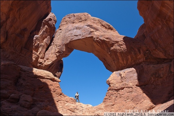 Oskar en el Double Arch - Arches National Park
Cuando subes hasta arriba, te sientes muuuuuuy pequeñito ante tanta grandeza.
