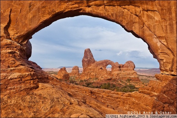 Turret Arch a través de Noth Window - Arches National Park
Para poder hacer esta foto tuvimos que madrigar un poquito ya que sol sale de espaldas a este arco. Sin duda, merecio la pena.
