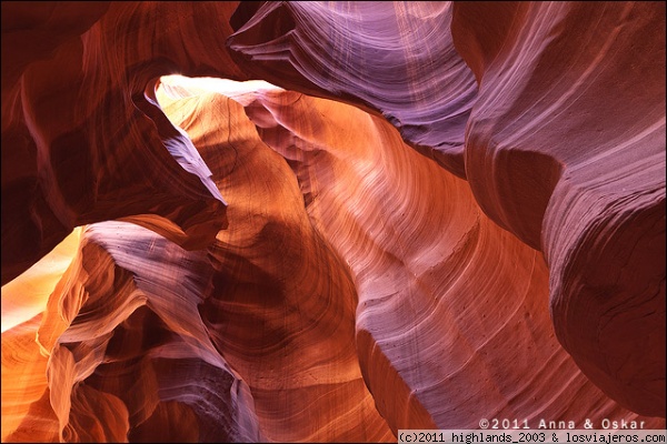 Antelope Slot Canyon
Según el sol se mueve, los colores dentro del cañon van cambiando
