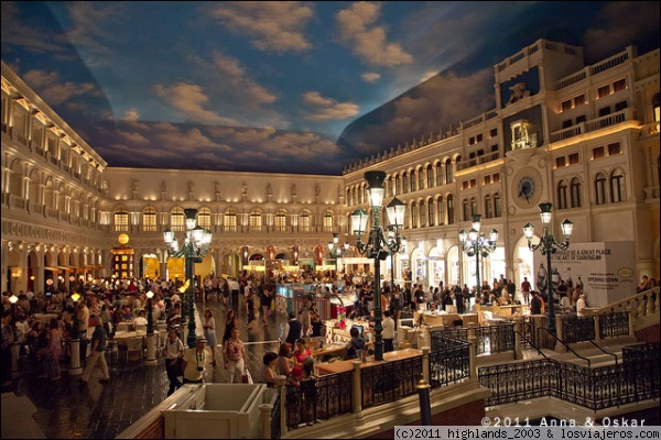 Venetian Hotel - Las Vegas
Grandes espacios en el interior del hotel nos trasladan a Venecia con los canales y la plaza San Marcos.
