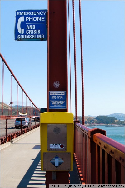 Telefono de la esperanza - Golden Gate - San Francisco
A lo largo del puente hay varios telefonos de este tipo. El último rayo de esperanza para algunos...
