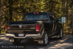 Qué graciosos estos canadienses, jejeje
pickup grande aparcada plaza coches pequeños