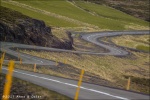 Carretera serpenteante en los fiordos del oeste