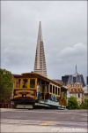 Tranvía y edificio Transamerica - San Francisco