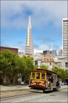 Tranvía y el edificio Transamerica - San Francisco